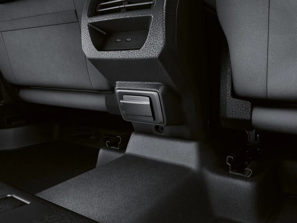 USB и 230В для задних пассажиров VW Caddy